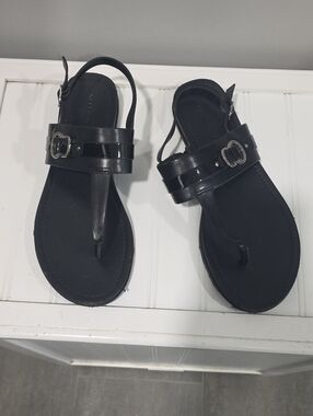 Kelly & Katie Black Buckle Thong Sandals